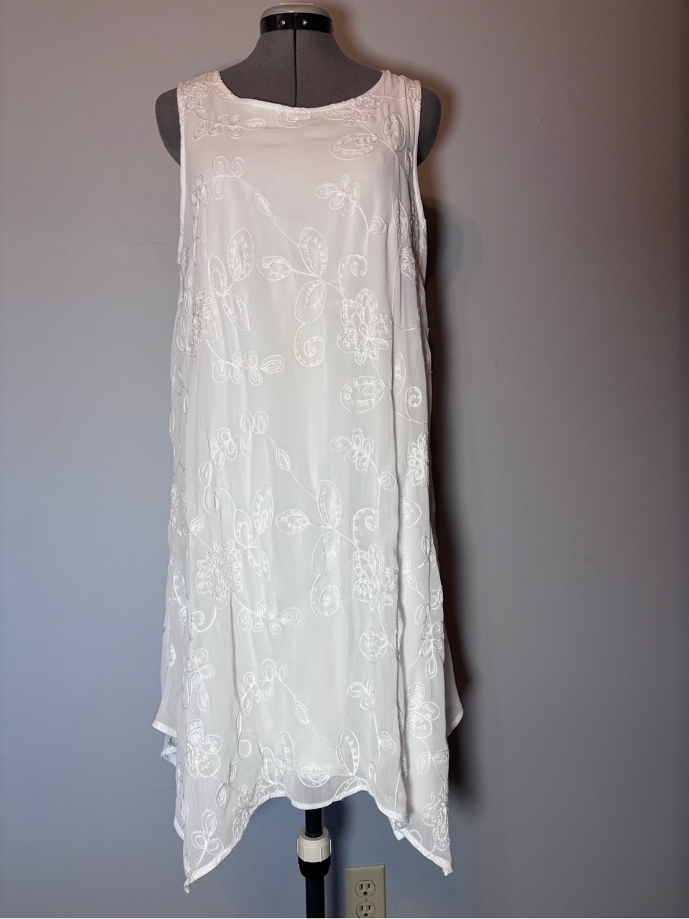 Elle White Embroidered Floral Handkerchief-Hem Midi Dress - large